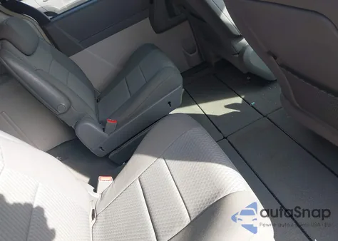 2010 Chrysler Town & Country Touring из США, поврежденный, VIN 2A4RR5D19AR235396